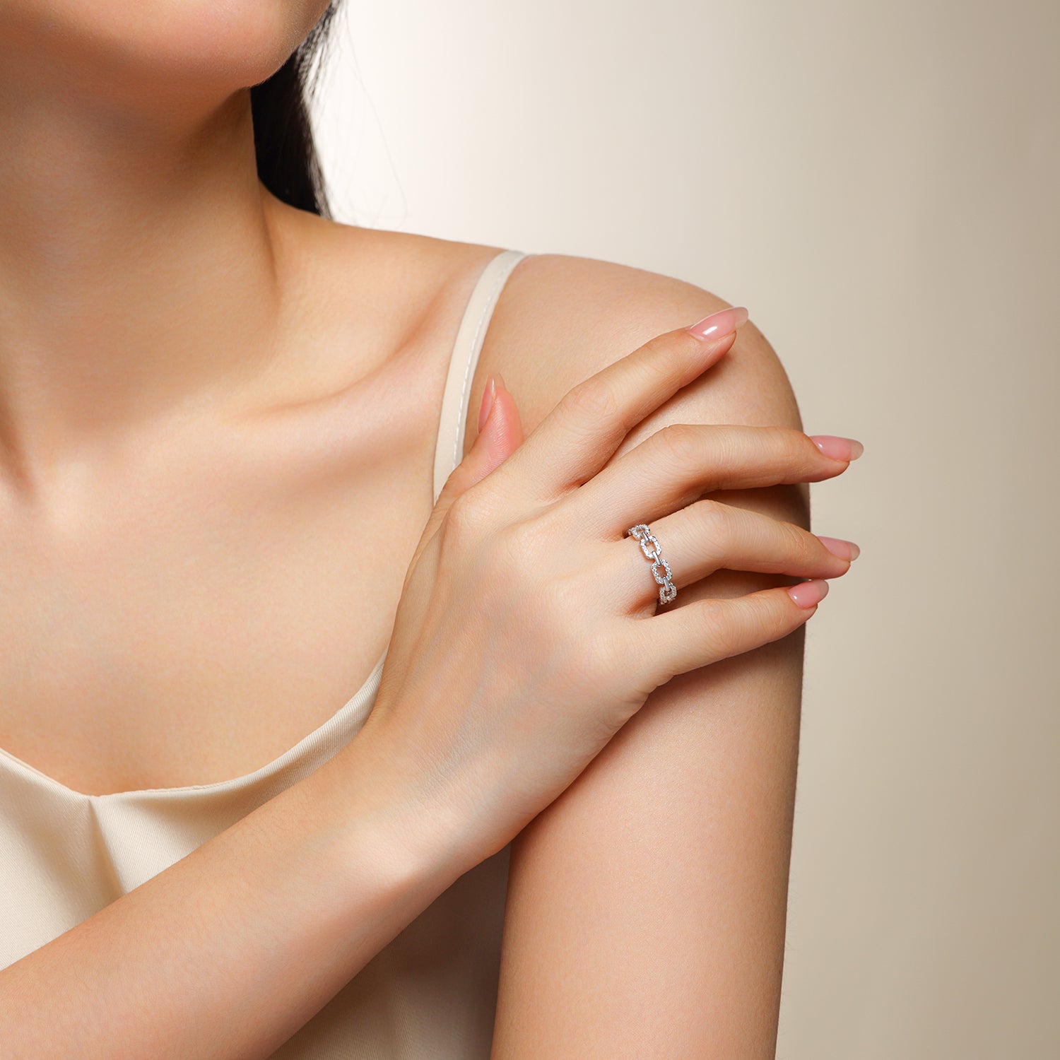 Round Cut  Moissanite Chain Ring - Ceerom