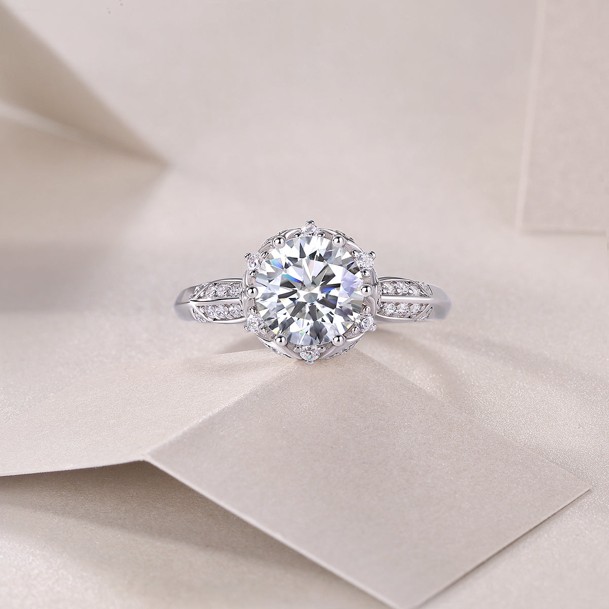 Round Moissanite Engagement Ring - Ceerom