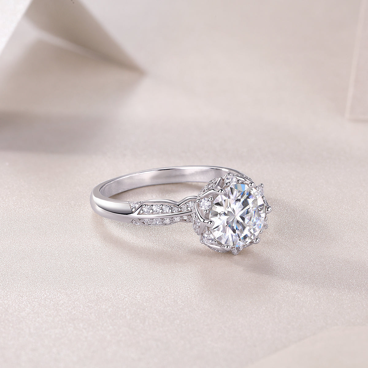 Round Moissanite Engagement Ring - Ceerom