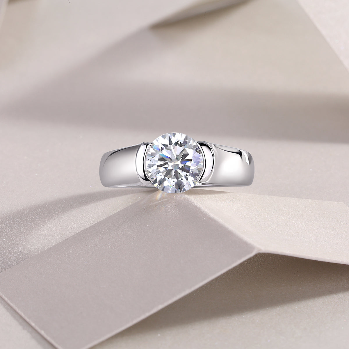Solitaire Round Cut Moissanite Ring - Ceerom