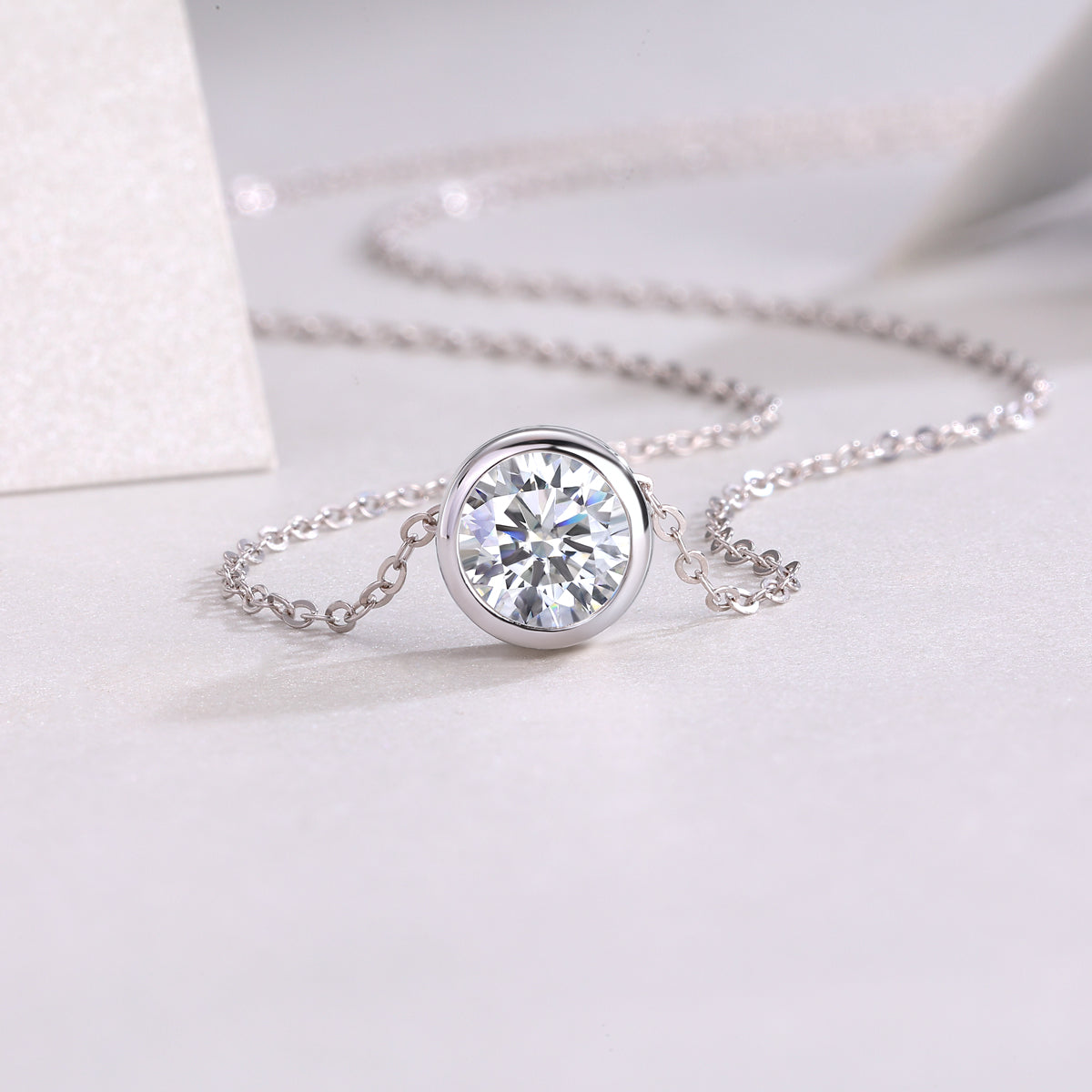 Round Solitaire Pendant Necklace - Ceerom
