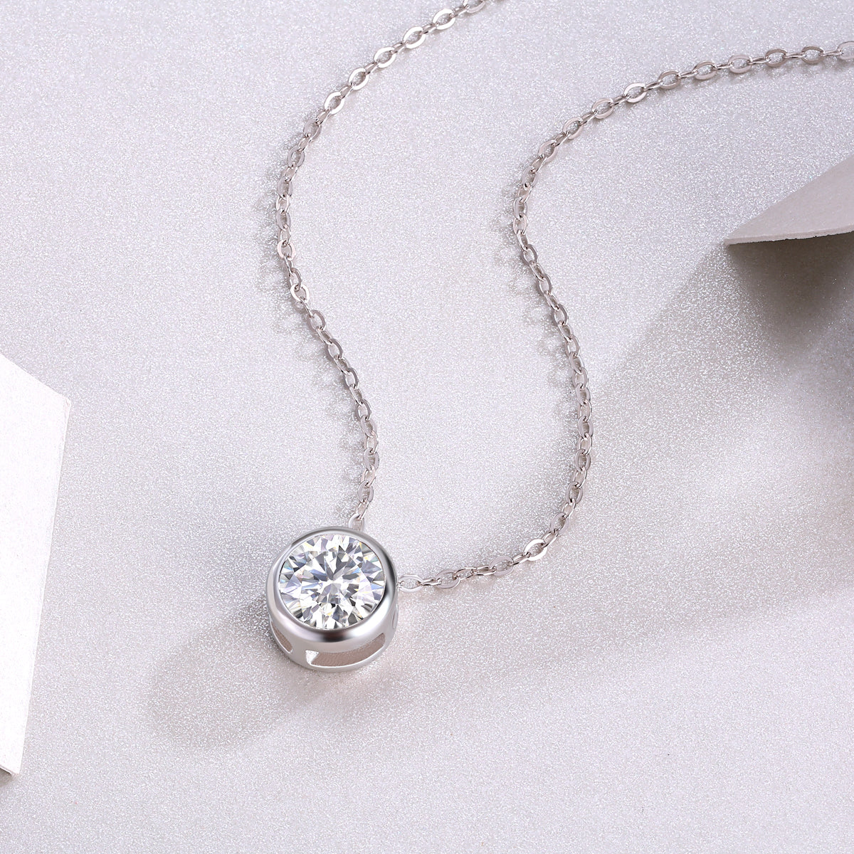 Round Solitaire Pendant Necklace - Ceerom