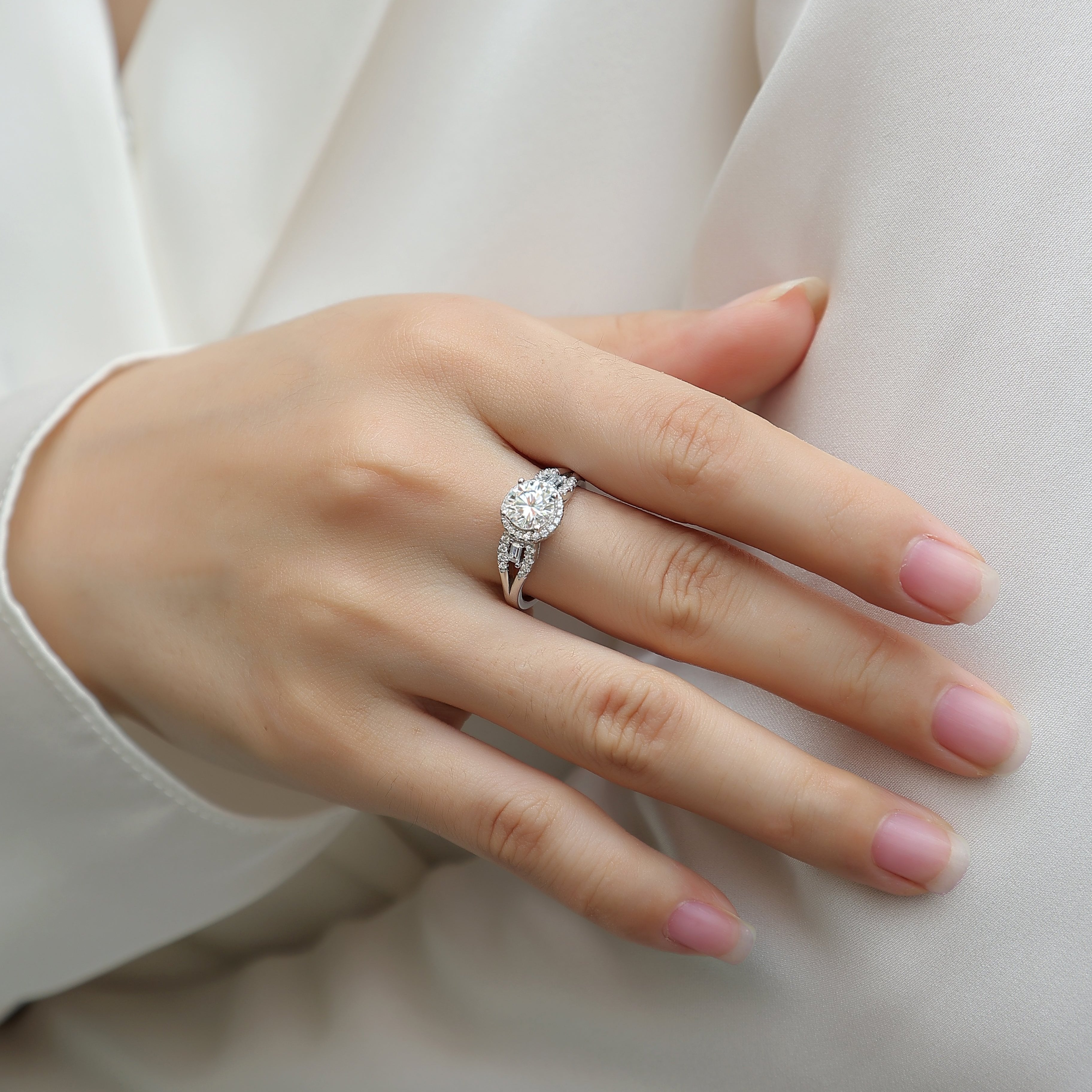 Halo Round Cut Moissanite Engagement Ring - Ceerom