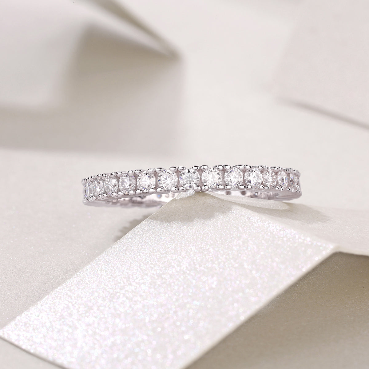 Minimalist Pave Weeding Band Ring - Ceerom
