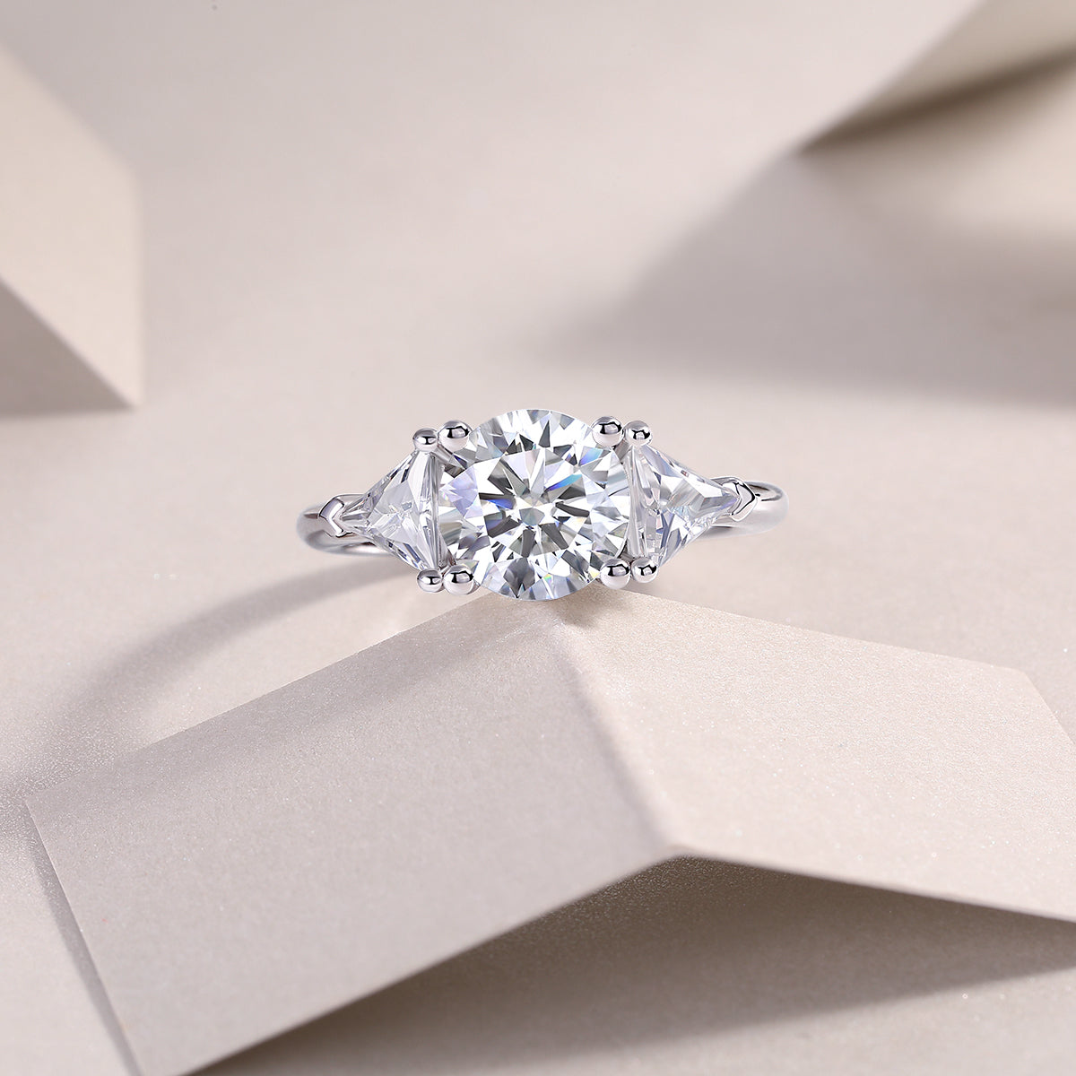 Three Stone Round Cut Moissanite Wedding Ring - Ceerom