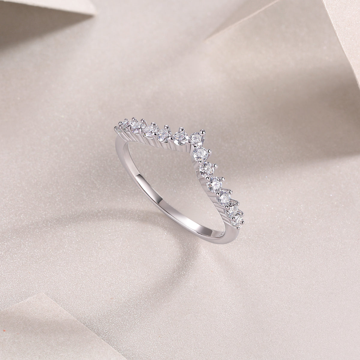 Moissanite Curved Silver Band Ring - Ceerom