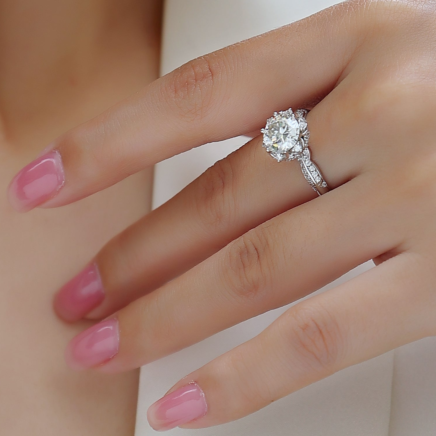 Round Moissanite Engagement Ring - Ceerom