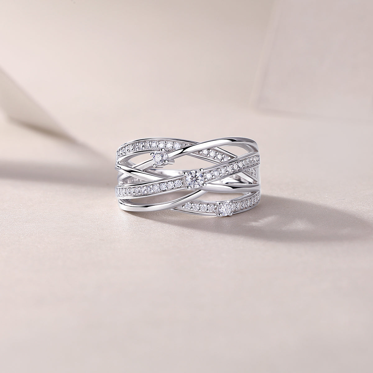 Round Moissanite Crossover Band Ring - Ceerom