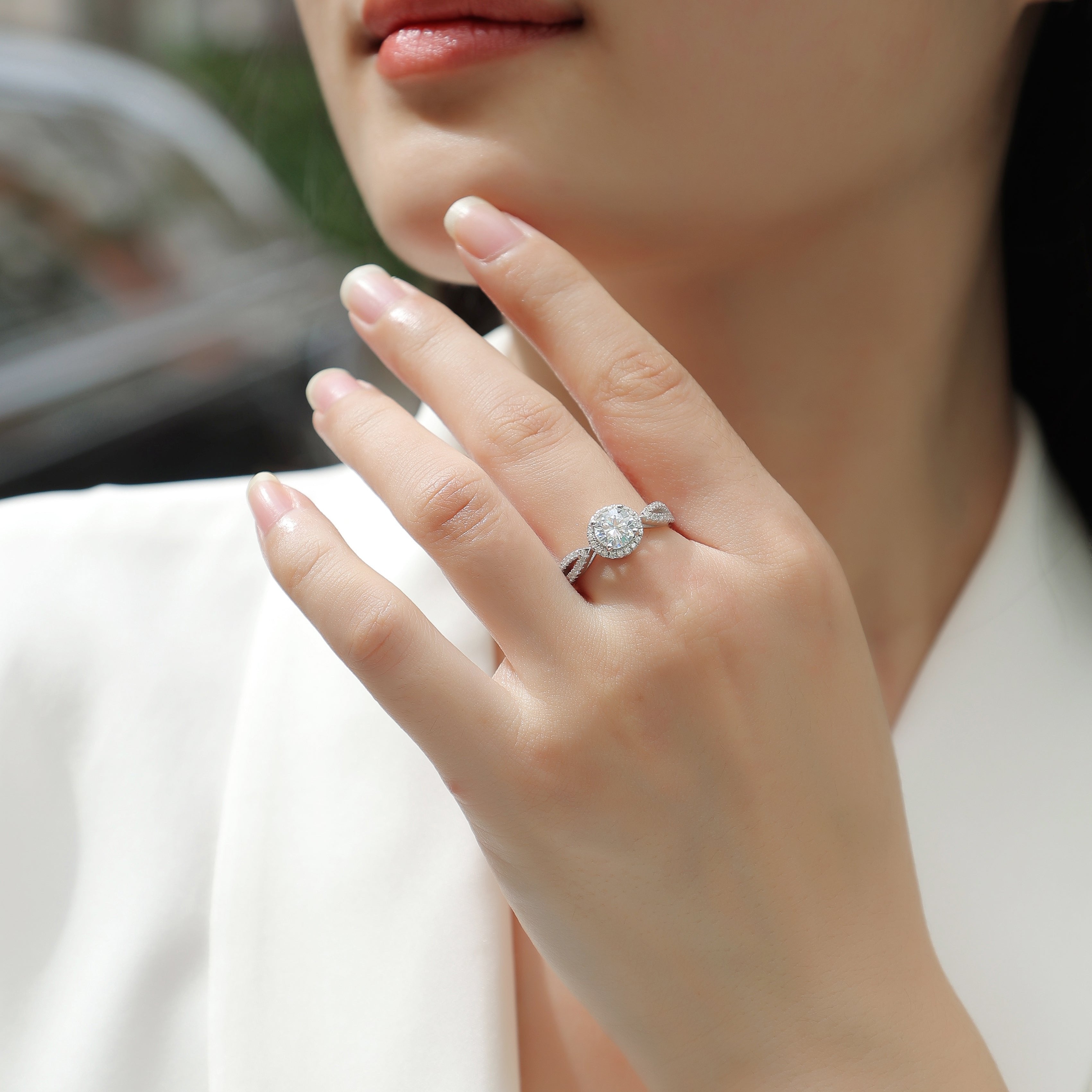 Round Cut Moissanite Unique Engagement Ring - Ceerom