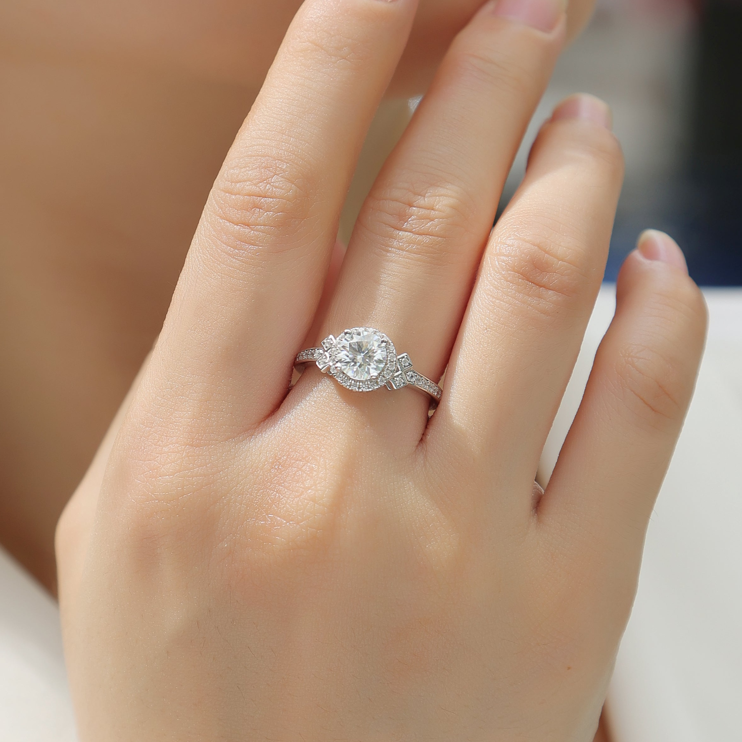 Round Moissanite Halo Engagement Ring - Ceerom
