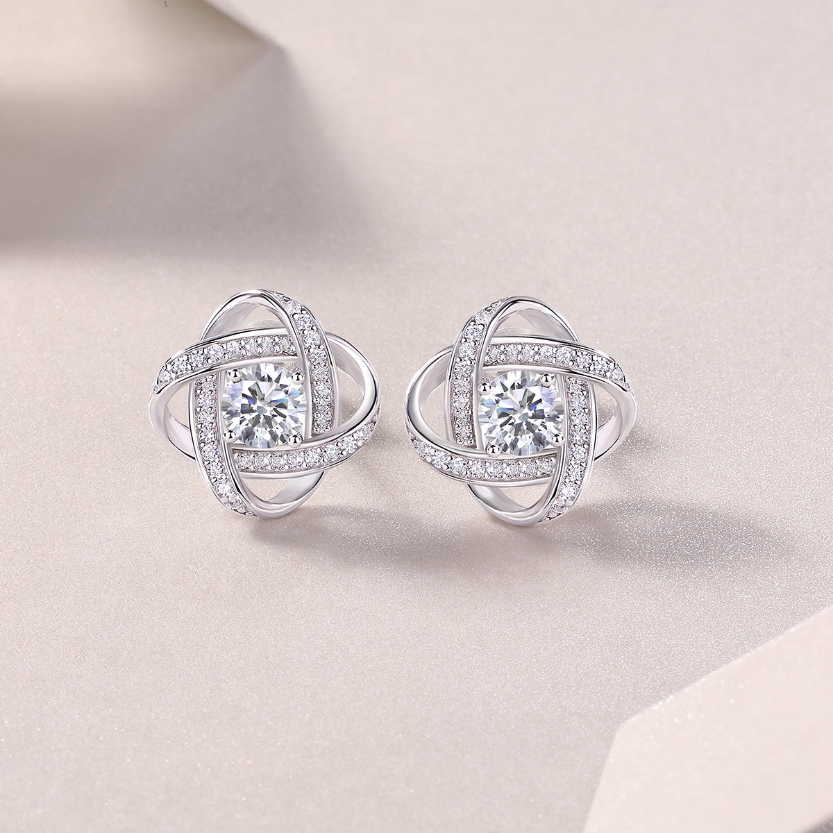 Star Halo Moissanite Stud Earring - Ceerom