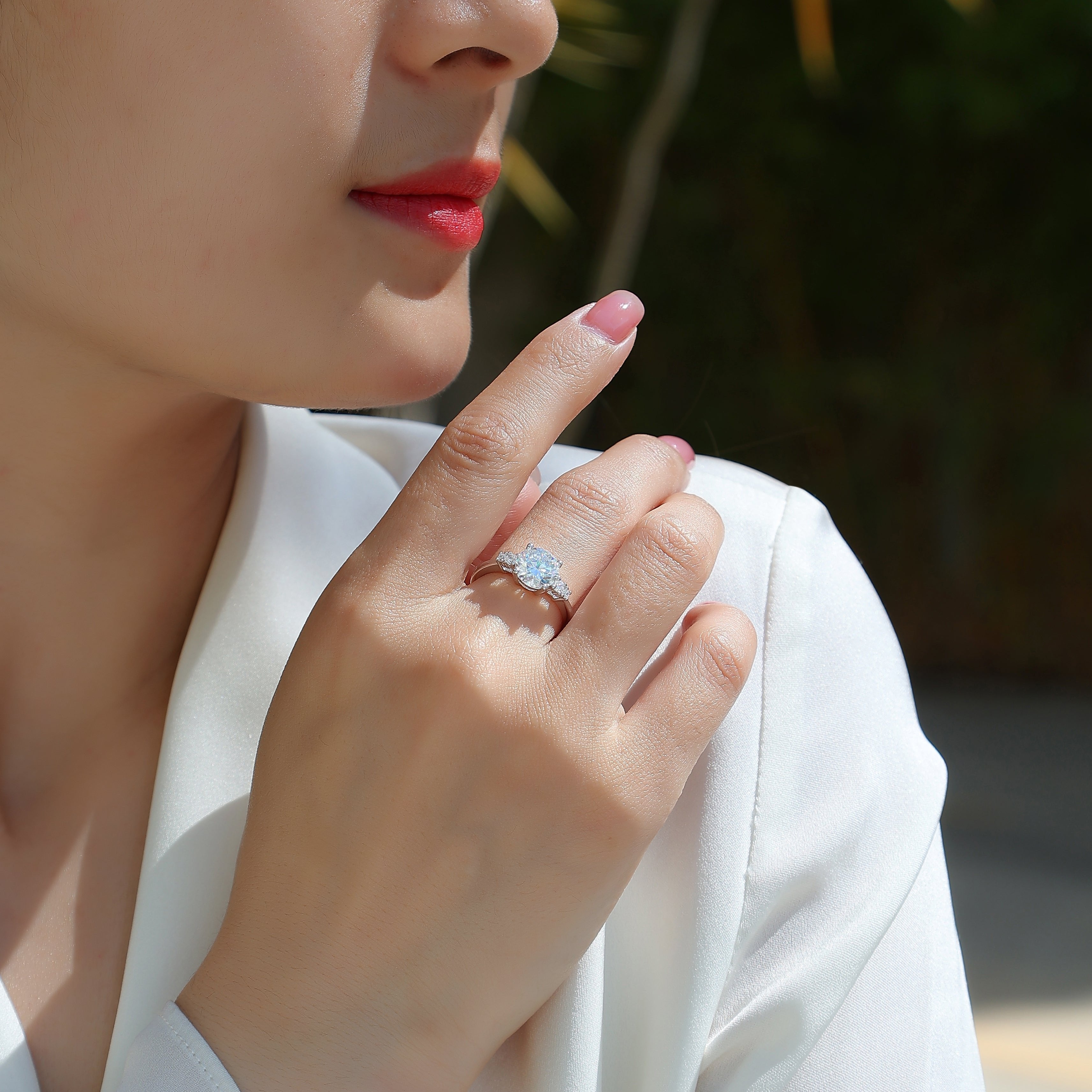 Round Moissanite Engagement Ring - Ceerom