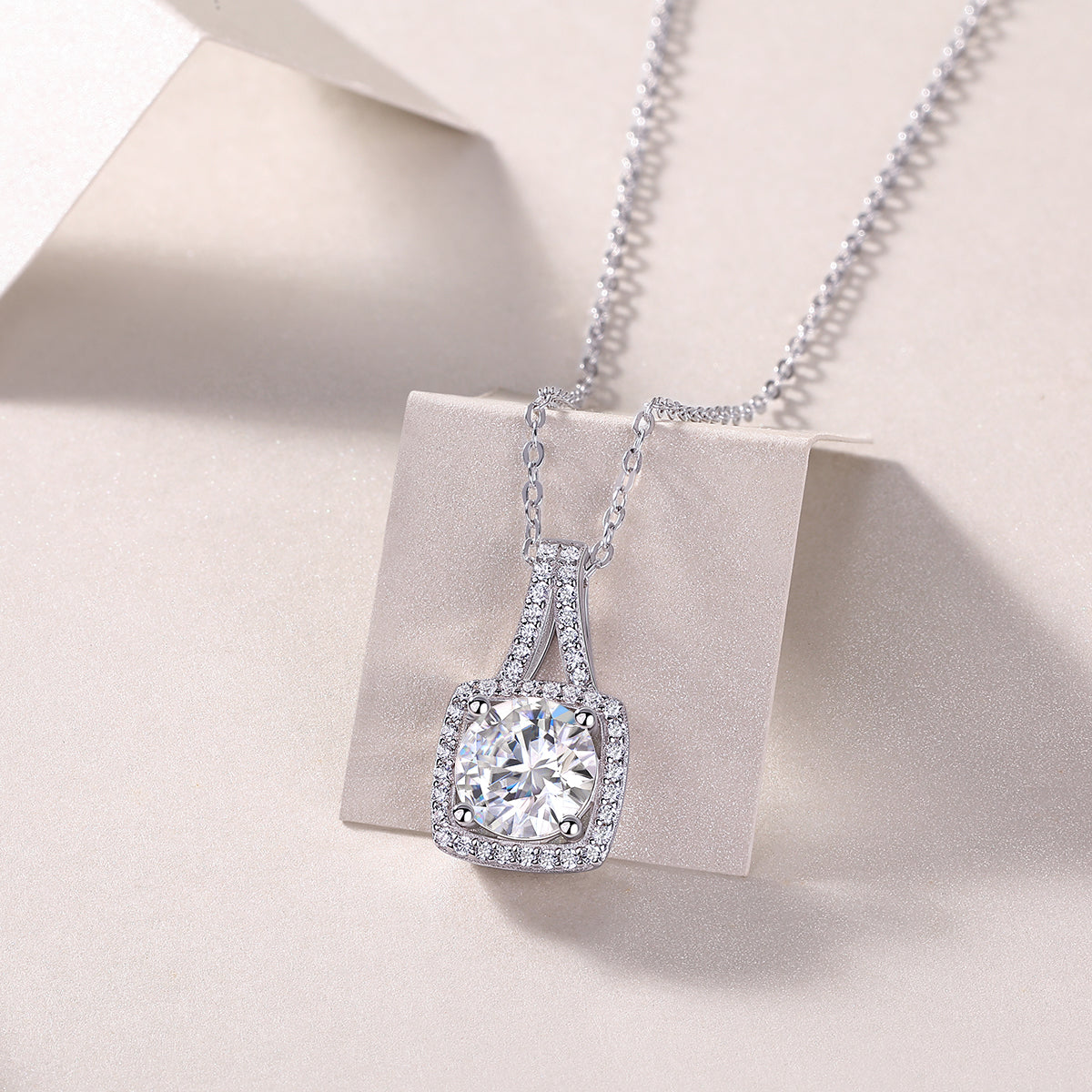 Round Cut Moissanite Halo Pendant Necklace - Ceerom