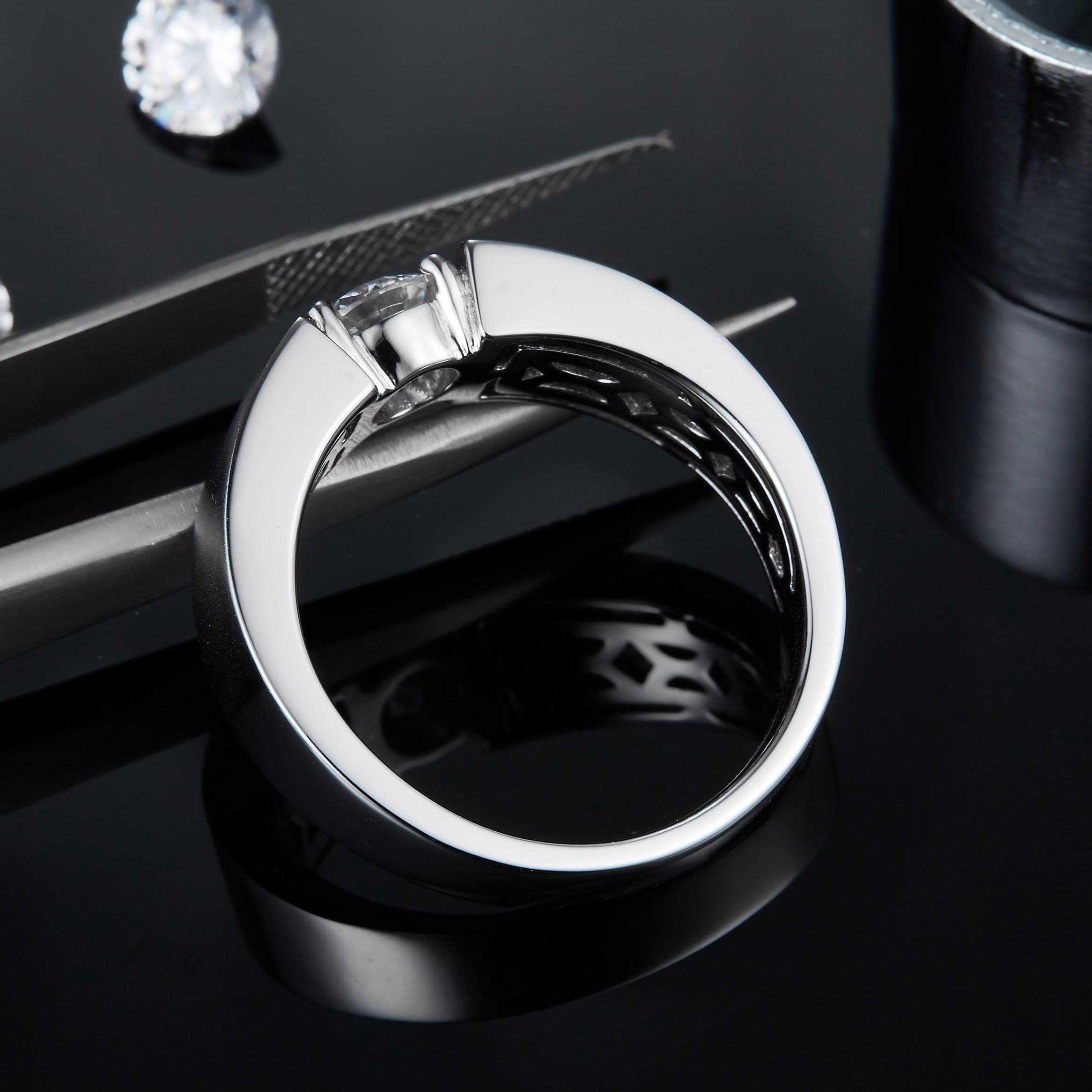 Men's Round Cut Moissanite Wedding Band Ring - Ceerom